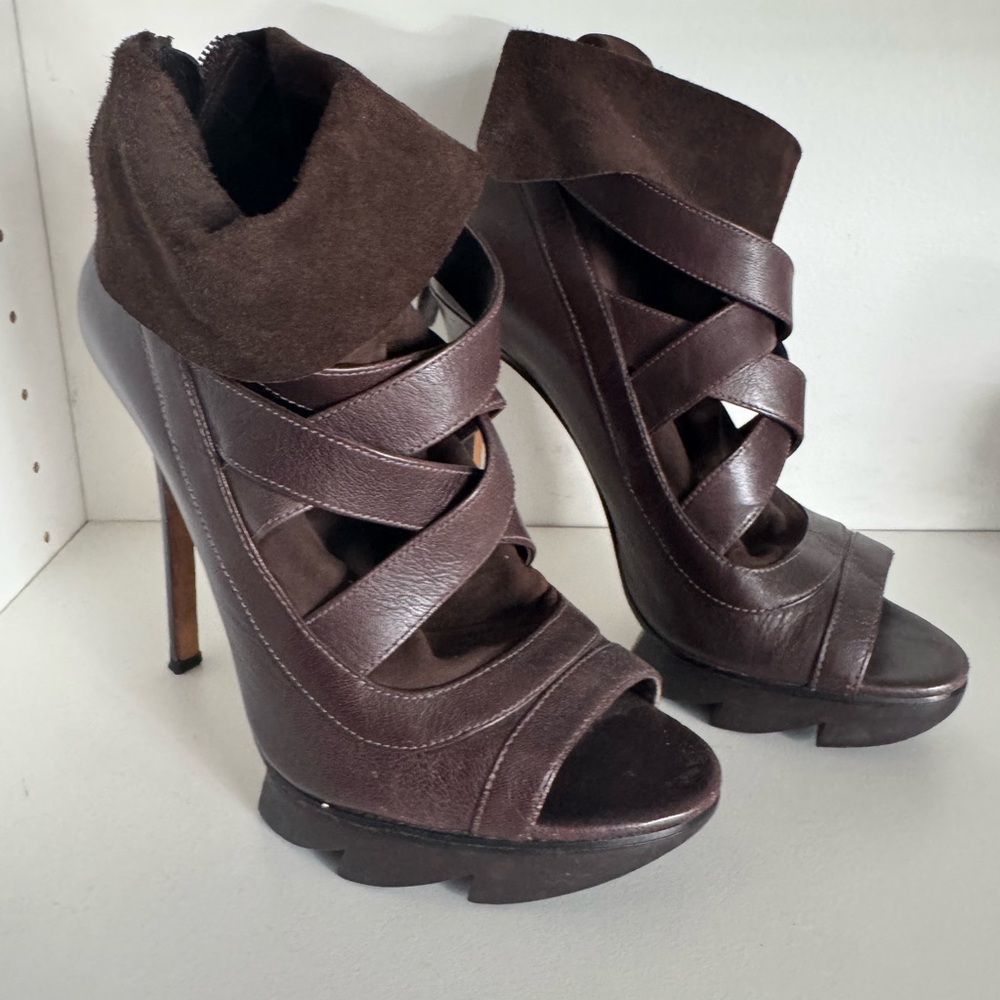 Camilla Skovgaard cross strap bootie with saw sole. Brown. Size 38.